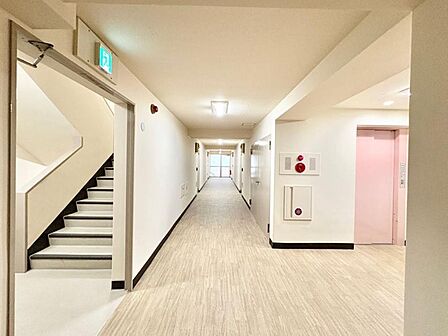 【Entrance hall】エントランスホール