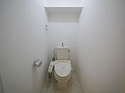トイレは快適な温水洗浄暖房便座付き♪