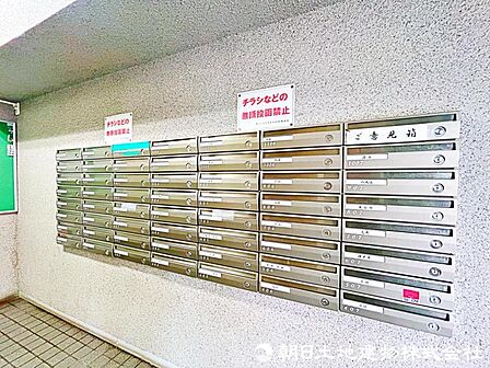 【集合ポスト】帰宅ついでにサッと確認。スマートなメールコーナーで、時間にも心にも余裕が生まれます。
