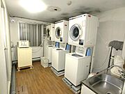 １階にコインランドリーを完備しています。