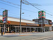ライフ玉出店まで３８１Ｍ。