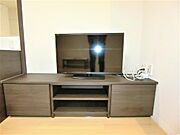 液晶テレビとテレビボード完備。
