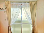 カーテン・レース完備です。