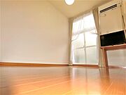 エアコン・テレビ・カーテンレース・照明を完備です。