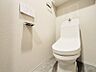 トイレ：トイレには快適な温水洗浄便座付き！