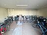 その他：駐輪場には屋根がしっかりとついているので自転車を風雨から守ってくれます♪