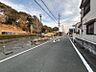 外観：前面道路幅は約6mとお車の出し入れに安心の広さがございます！駐車や運転もスムーズです♪
