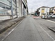 南側公道幅員約7.5ｍ、間口約5.5ｍ。毎日の駐車も安心です！