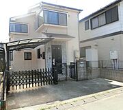 建物前面と横に駐車場スペース2台分あります。