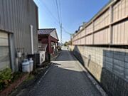 前面道路を含む外観