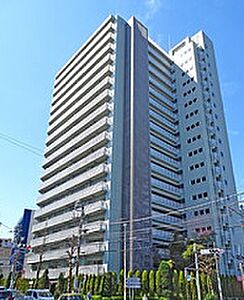 外観：18階建て17階部分の南向き住戸のため陽当り・眺望良好　大切なペットと一緒に暮らせます　オートロック完備　新規内装リノベーション　安心のアフターサービス保証付き　住宅ローン減税適合物件