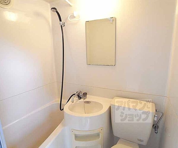 画像8:シャワー付きのバスルームです