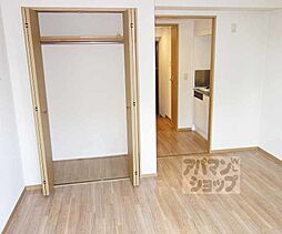 近鉄京都線 上鳥羽口駅 徒歩8分の賃貸マンション 4階ワンルームのリビング/ダイニング