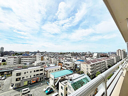 8階南向きバルコニーなのでお洗濯・お布団もよく乾きそうです!
