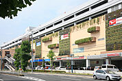 トレッサ横浜（281m）