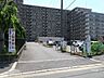 駐車場：駐車場の出入り口。国道171号線が近くを走っており、車での移動が便利な立地！駐車場の最新の空き状況につきましてはお問い合わせください。
