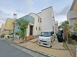 吹抜けが特徴的！全居室6帖以上のゆったりとしたお住まい！