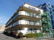 ユニハイム千里丘?2号棟の外観（南西側から）JR東海道本線と阪急京都線の2沿線利用可能！小学校や買い物施設など生活施設も徒歩圏内にあり利便性のいい立地になります！