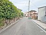 外観：物件の北東側前面道路（北西側から）［2026年6月6日撮影］沢池小学校徒歩16分、西陵中学校徒歩6分！コンビニやスーパーが徒歩10分圏内！生活がしやすい住環境！