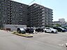 駐車場：敷地内駐車場（屋外平面式）平面式の駐車場は車の出し入れがスムーズ！最新の空き状況につきましてはお問い合わせください！