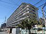 外観：ローレルハイツ茨木1号棟（南東側から）全室洋室仕様の3LDK！収納力豊富で居住空間をより広く確保できます！家族が集うLDKは15帖！隣接する洋室と繋げて使うことも可能！