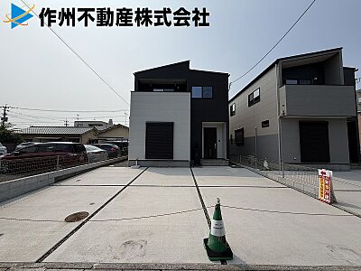 外観:敷地内駐車場は3台駐車可能です 外観:敷地内駐車場は3台駐車可能です