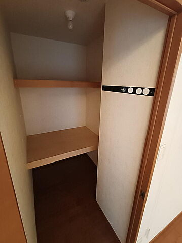 収納 コアマンション西郷公園ネクステージ 6階/-