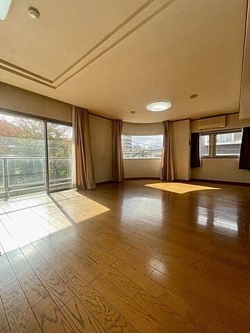 リビング/ダイニング グランコート上之園 8階/201