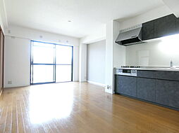 アズール中川 303 3階2LDKのリビング/ダイニング