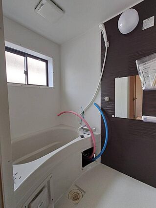 左側住居の内観...