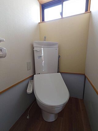 右側住居の内観...