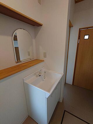 右側住居の内観...