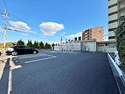 敷地内駐車場1台4，000円〜5，000円/月、近隣月極駐車場有り5，500円/月