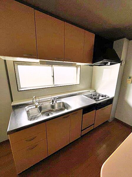 食器洗浄乾燥機付きシステムキッチンです。家事の効率化が図れます。