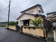 閑静な住宅街の角地です。