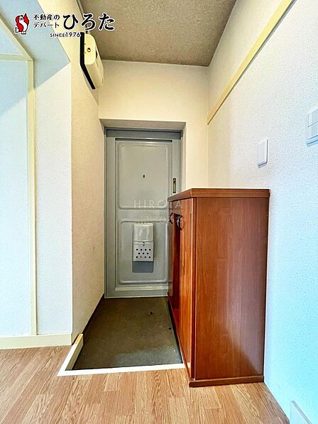 収納だけでなく、靴箱の上にカギ等の物を置けたり飾りができたりと、お好きにアレンジできる玄関です。