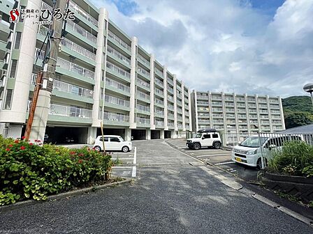 黒畑小学校 引野中学校エリア。敷地内駐車場が1台継承可能