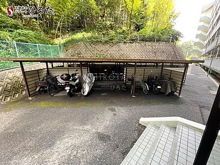 駐輪場があると子どもの自転車等で場所を取らなくて済むので玄関がスッキリしますね。