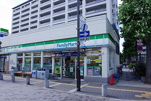 画像23:【コンビニエンスストア】ファミリーマートＪＲ伊丹駅前店まで200ｍ