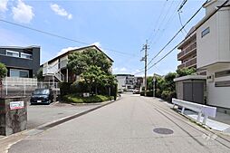 周辺は閑静な住宅地