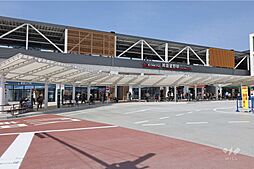 「箕面萱野駅」までバス8分!