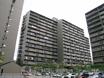 外観：千里中央パークヒルズＥ棟の外観（南側から）