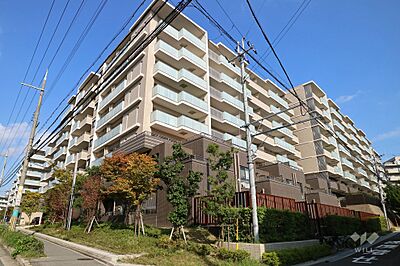 外観:グランロジュマン豊中少路C棟の外観2015年築、大阪モノレール線「少路」駅徒歩5分の好立地マンションです。 外観:グランロジュマン豊中少路C棟の外観2015年築、大阪モノレール線「少路」駅徒歩5分の好立地マンションです。