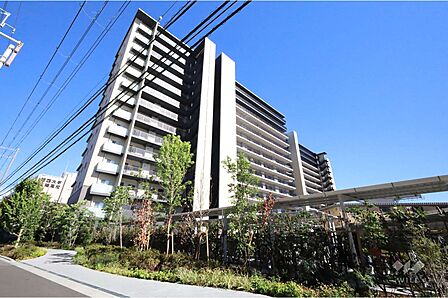 プレサンスレジェイド上新庄の外観(北西側から)