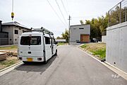 物件の西側前面道路（北側から）［2026年4月21日撮影］