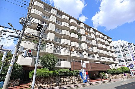 チサンマンション第1江坂の外観(南西側から)