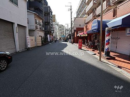 敷地南側の前面道路(東側から)