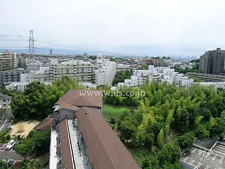 千里山ロイヤルマンションの遠景(北側から)
