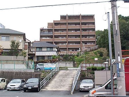 エステムコート吹田片山公園フローラの外観(南側から）