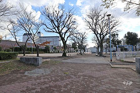 敷地南側には野中南公園があります。